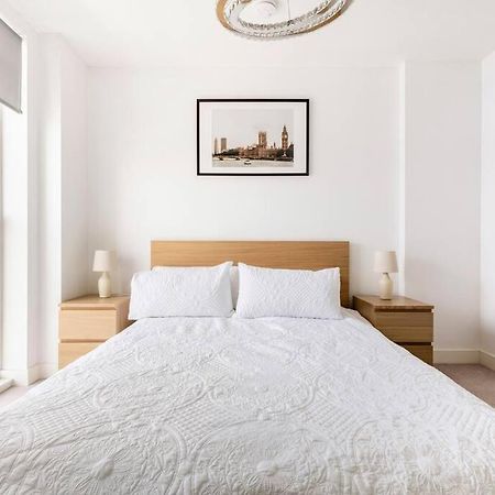 לונדון Stylish & Comfortable Top-Floor Flat In Harrow מראה חיצוני תמונה