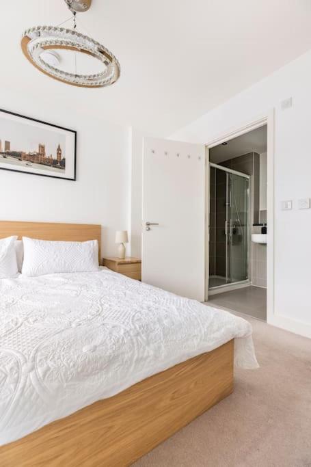 לונדון Stylish & Comfortable Top-Floor Flat In Harrow מראה חיצוני תמונה